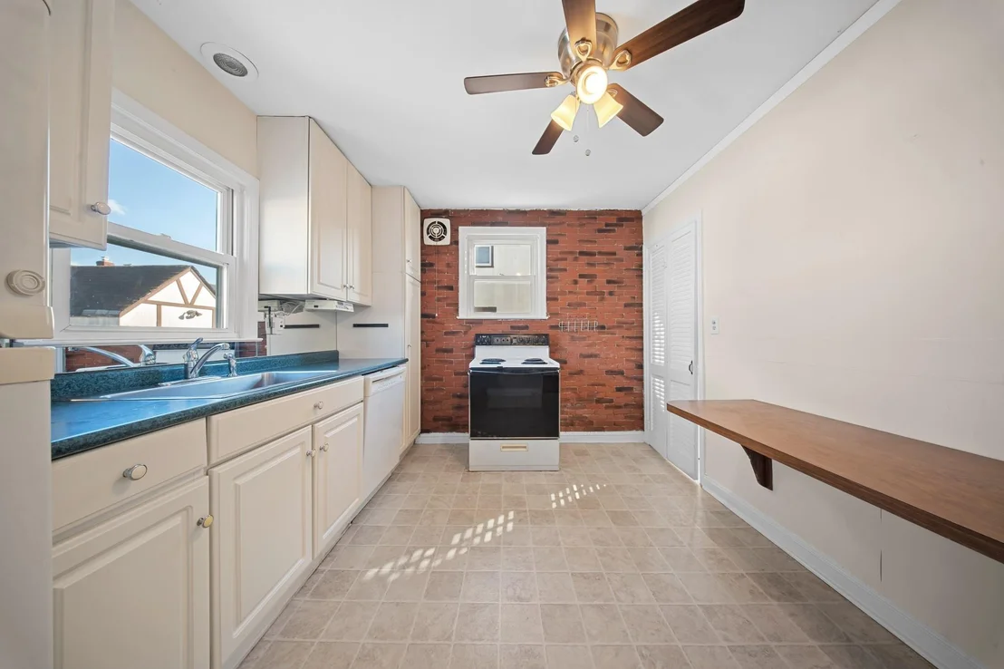 Photo of 855 Edward Street