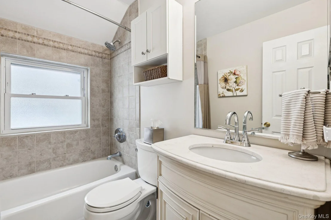 Photo of 2 Robert Crescent