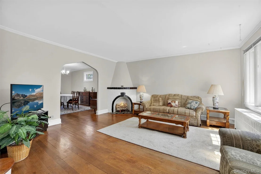 Photo of 84 Halstead Avenue