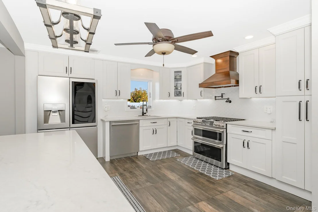 Photo of 2431 Riverside Drive