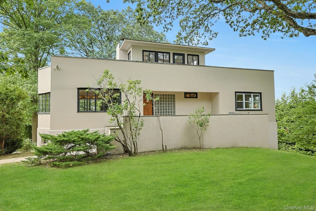 Photo of 75 Lakeside Drive