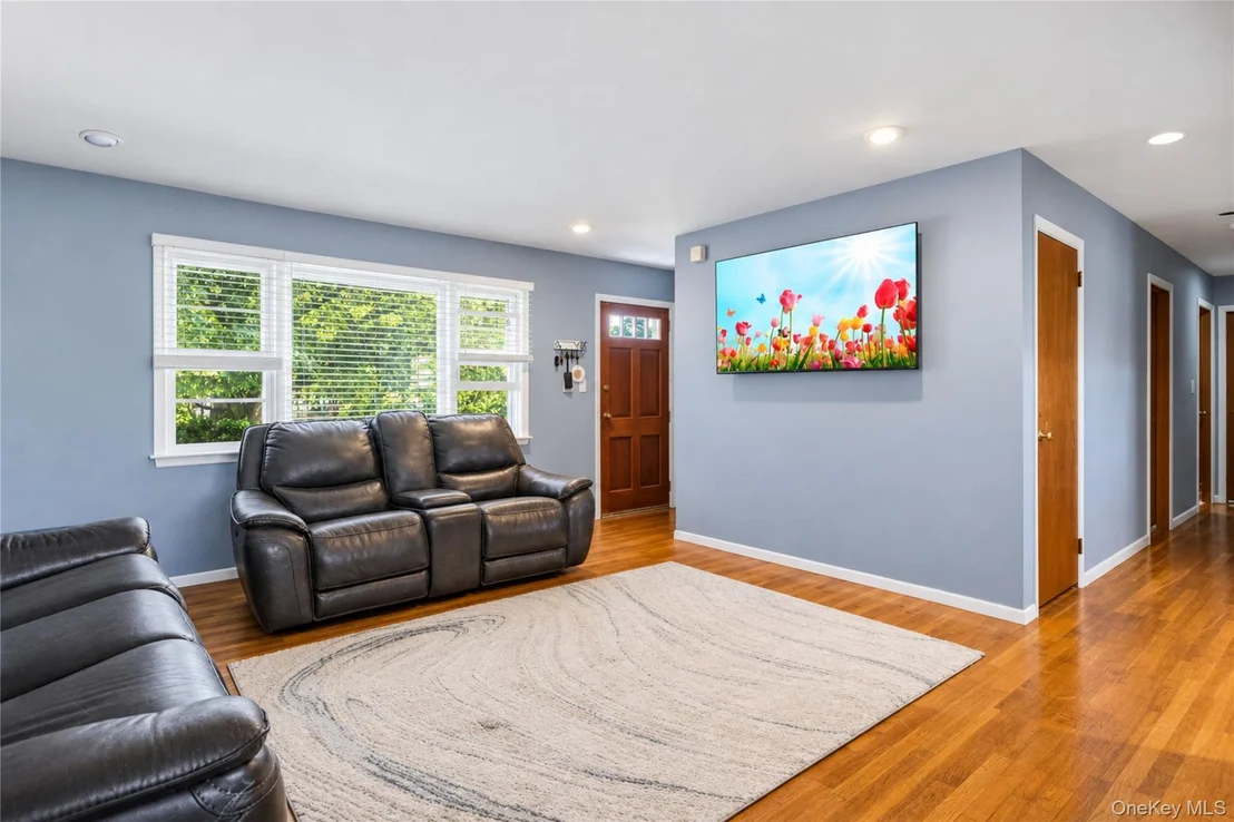 Photo of 1691 Ivanhoe Drive
