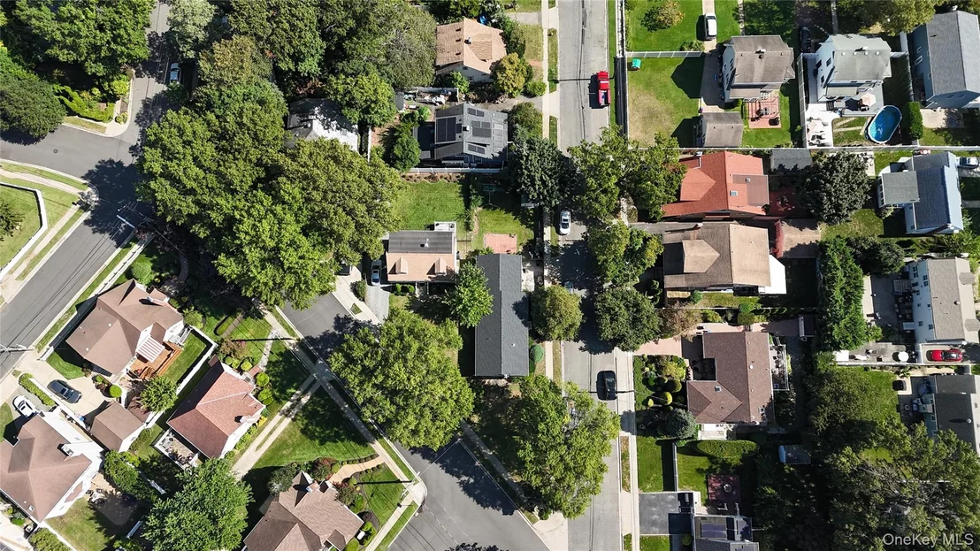 Photo of 1691 Ivanhoe Drive