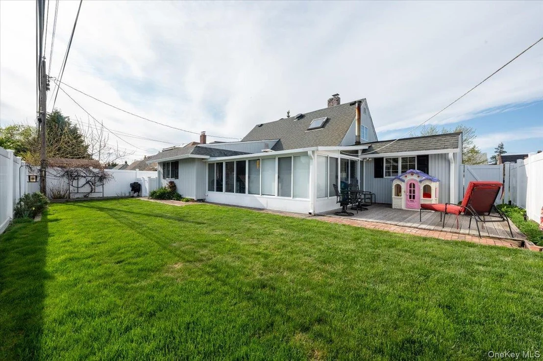 Photo of 253 Blacksmith Road S