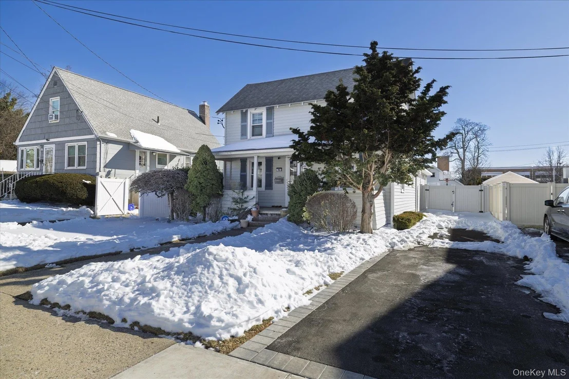 Photo of 982 Adams Street