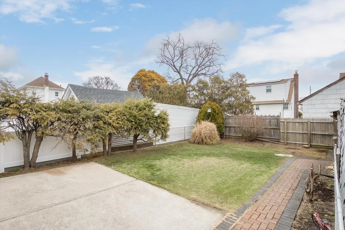 Photo of 331 Doherty Avenue