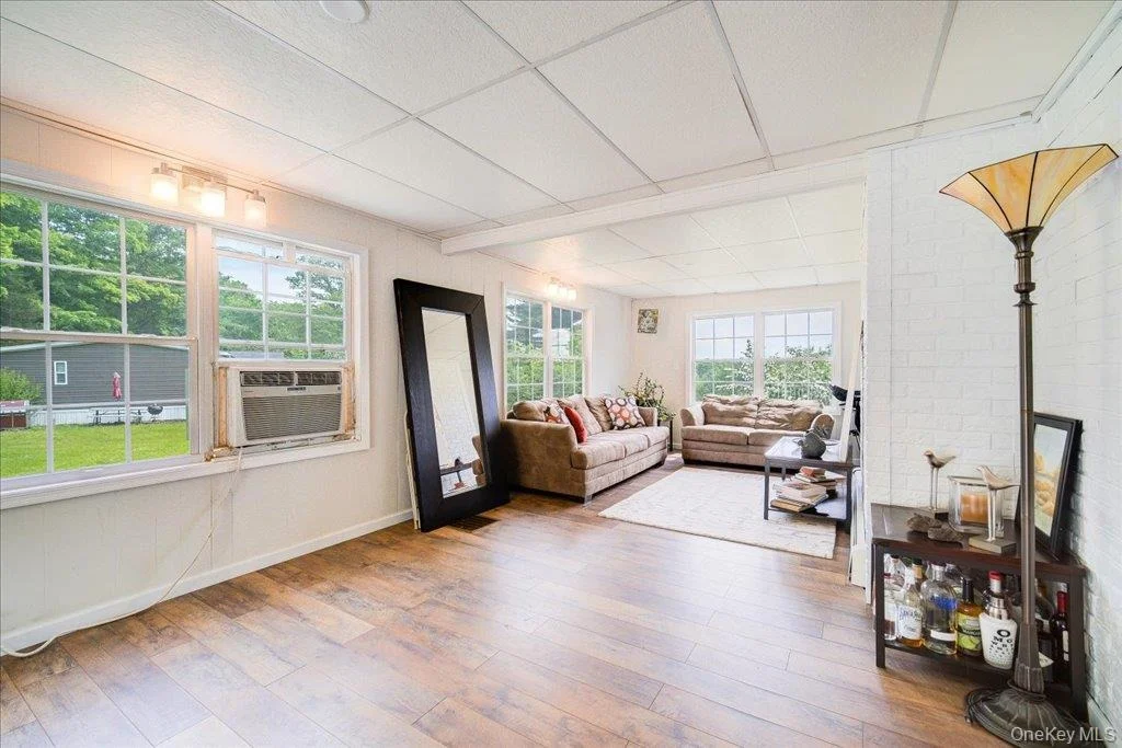 Photo of 553 Lake Road