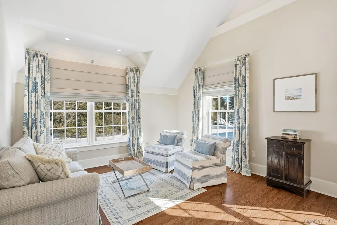 Photo of 880 Forest Avenue