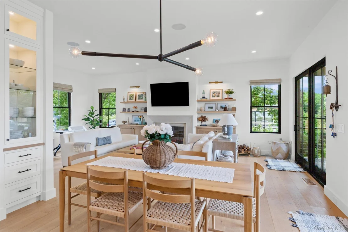 Photo of 405 Williamsburgh Drive