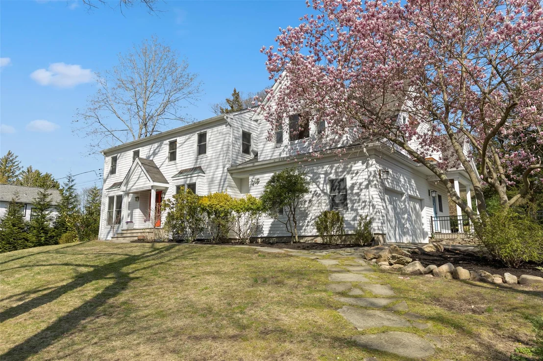 Photo of 7 Locust Avenue