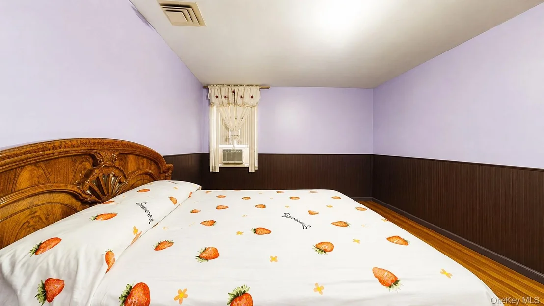 Photo of 336 W Valley Stream Boulevard