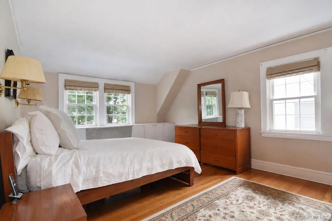 Photo of 579 Manor Lane