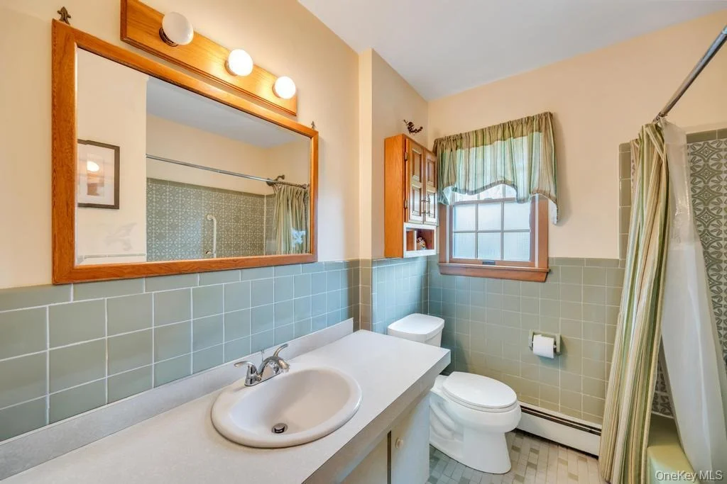 Photo of 238 Centre Avenue
