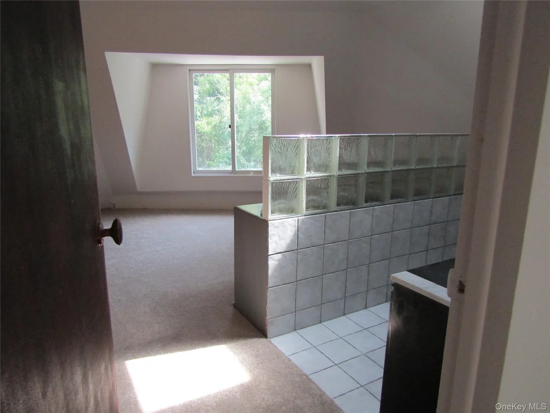 Photo of 374 Sprout Brook Road