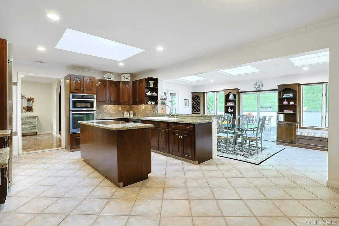 Photo of 77 Central Drive