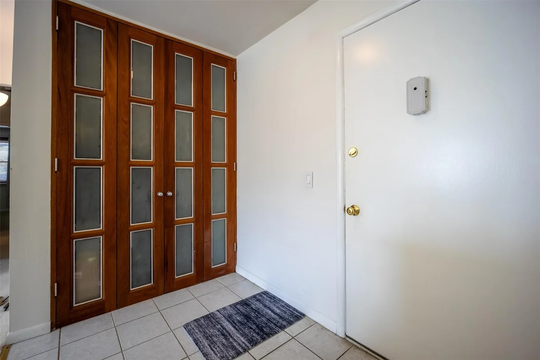 Photo of Unit F at 901 Commons Way