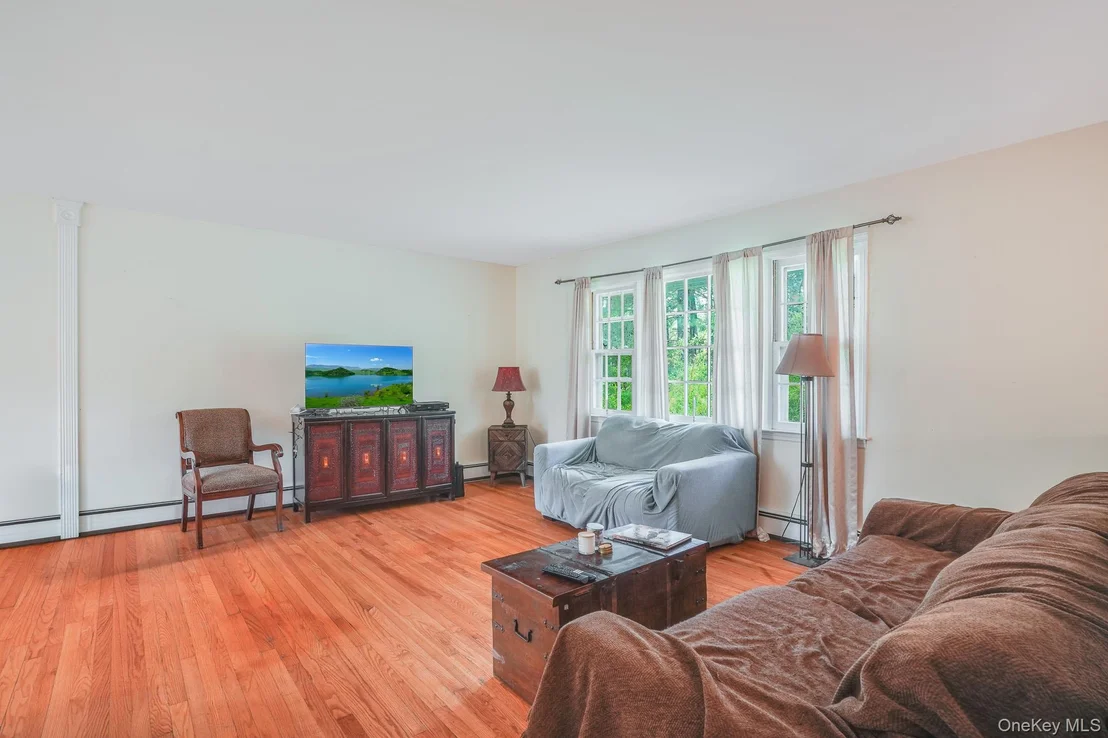 Photo of 82 Roosevelt Road