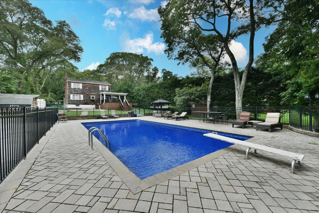 Photo of 41 Grassy Pond Drive