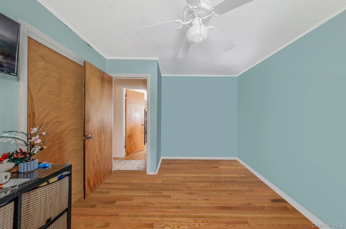 Photo of 891 Pondview Road