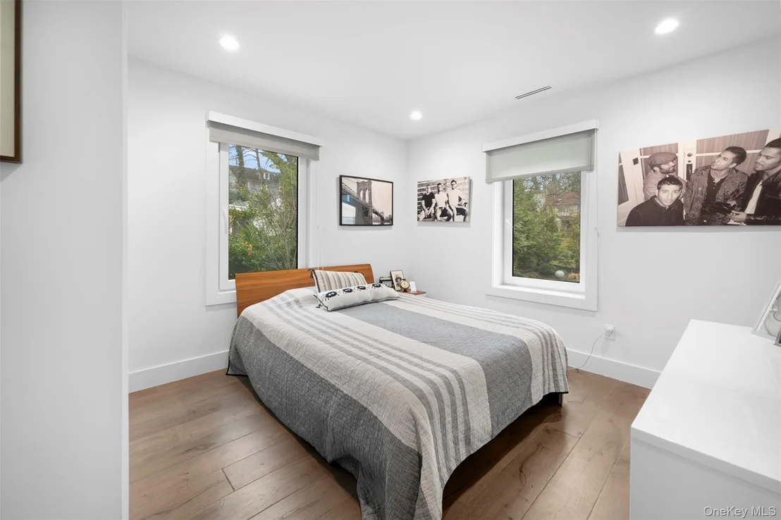 Photo of 2 Hewlett Place