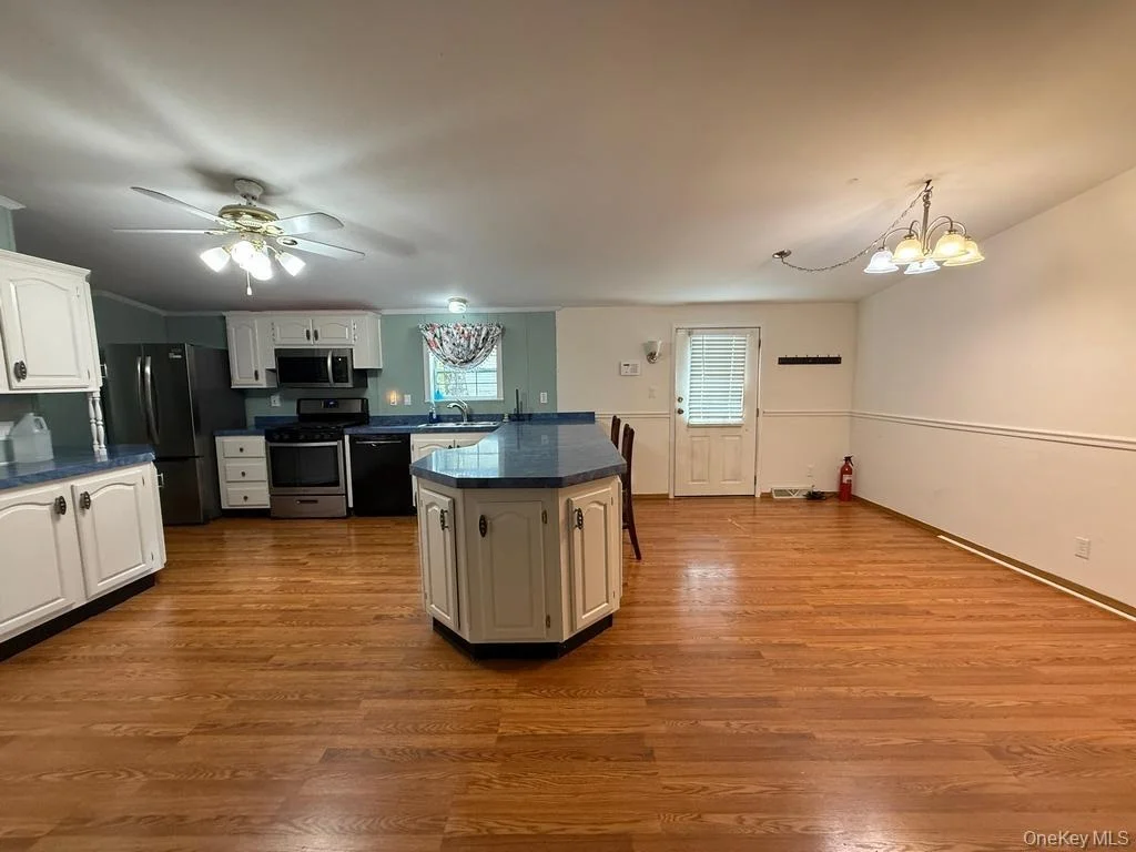 Photo of 551 5th Avenue