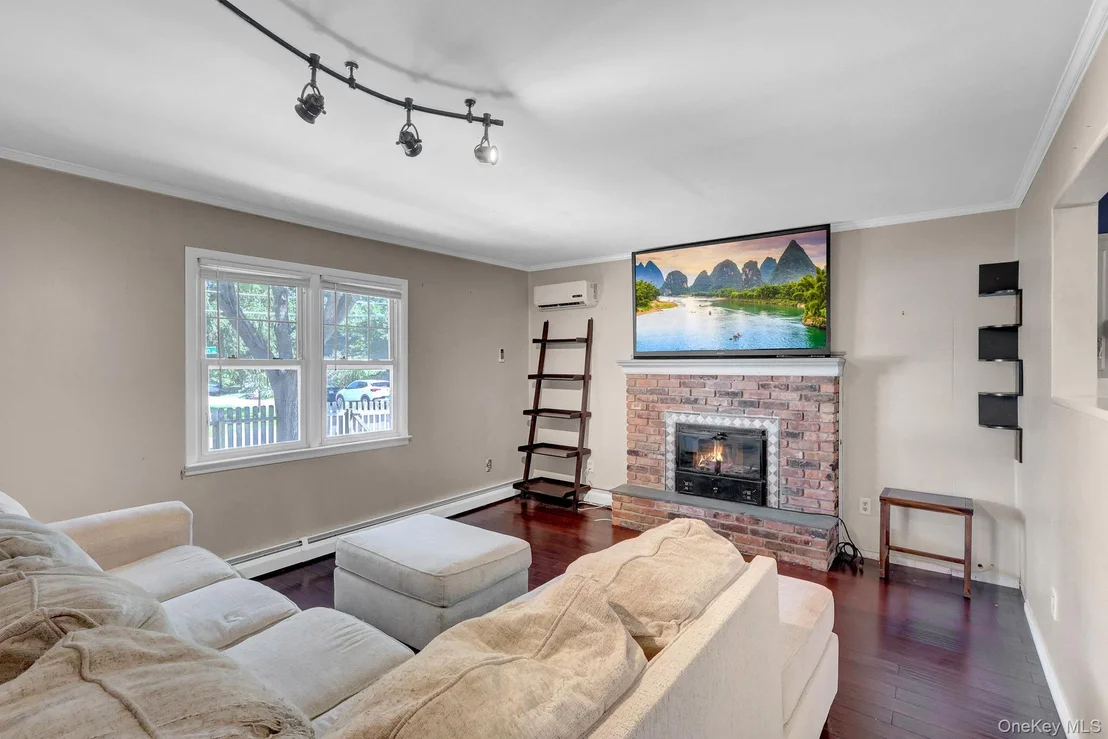 Photo of 100 Lincoln Drive