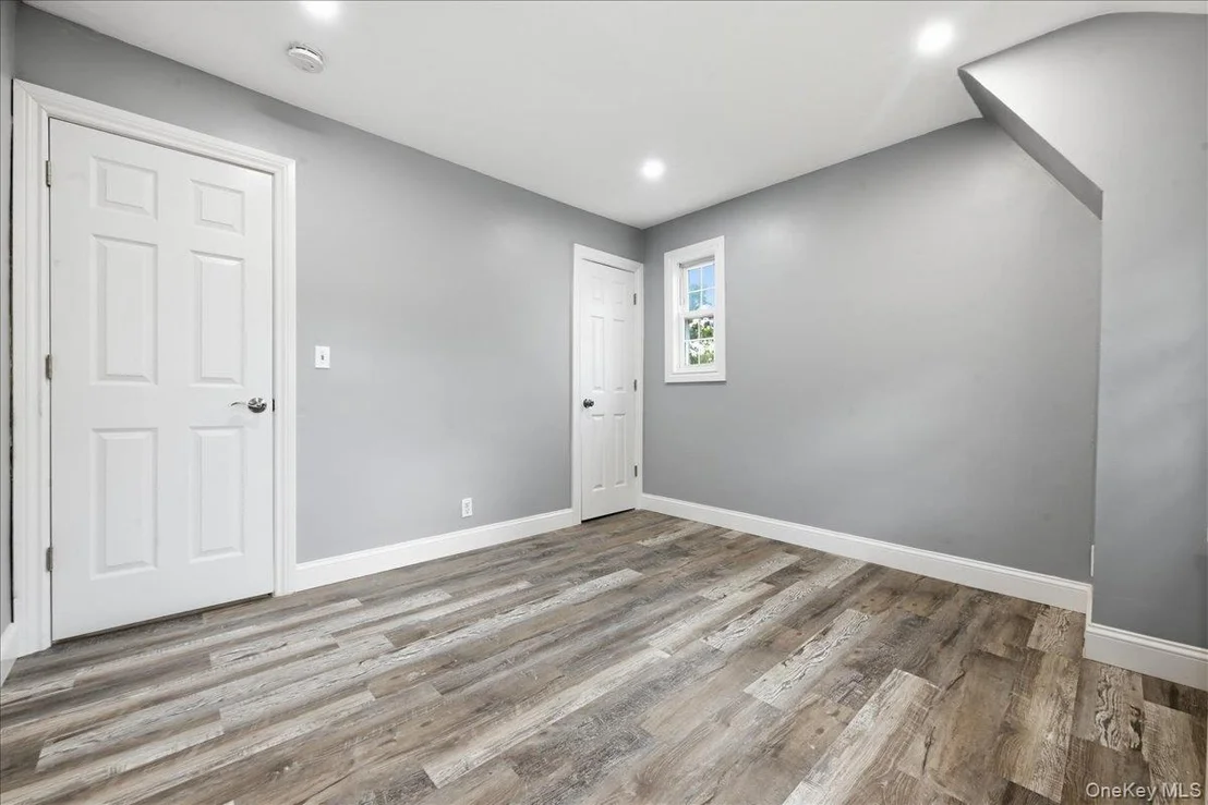 Photo of 415 Leonard Boulevard