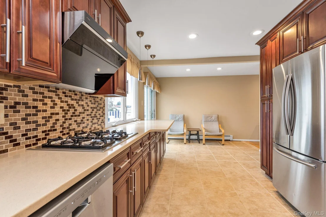 Photo of 2884 Bay Drive