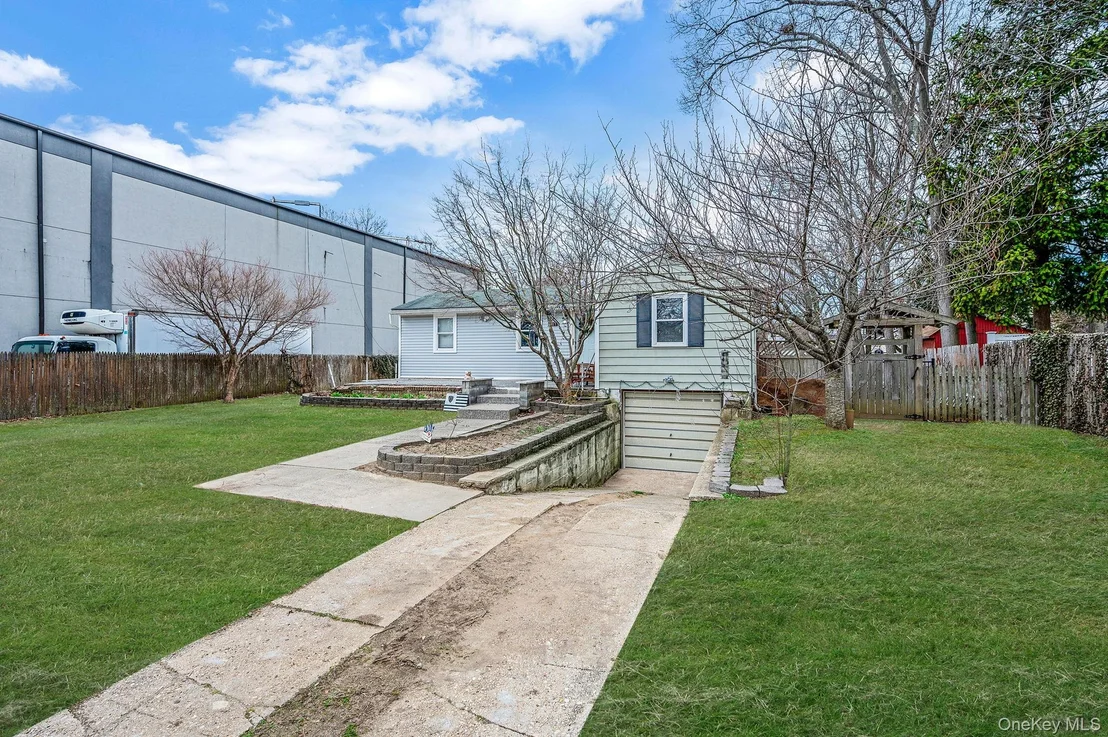 Photo of 317 Centre Avenue