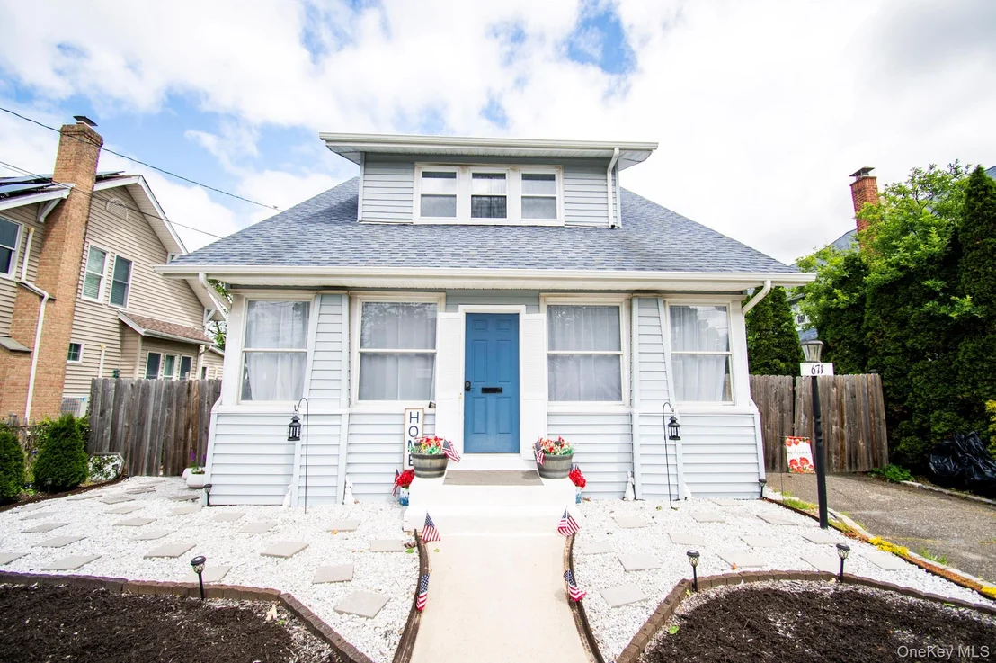 Photo of 671 Arlington Avenue
