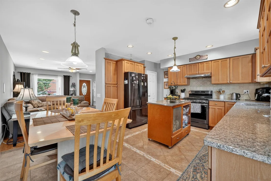 Photo of 767 Clarence Avenue