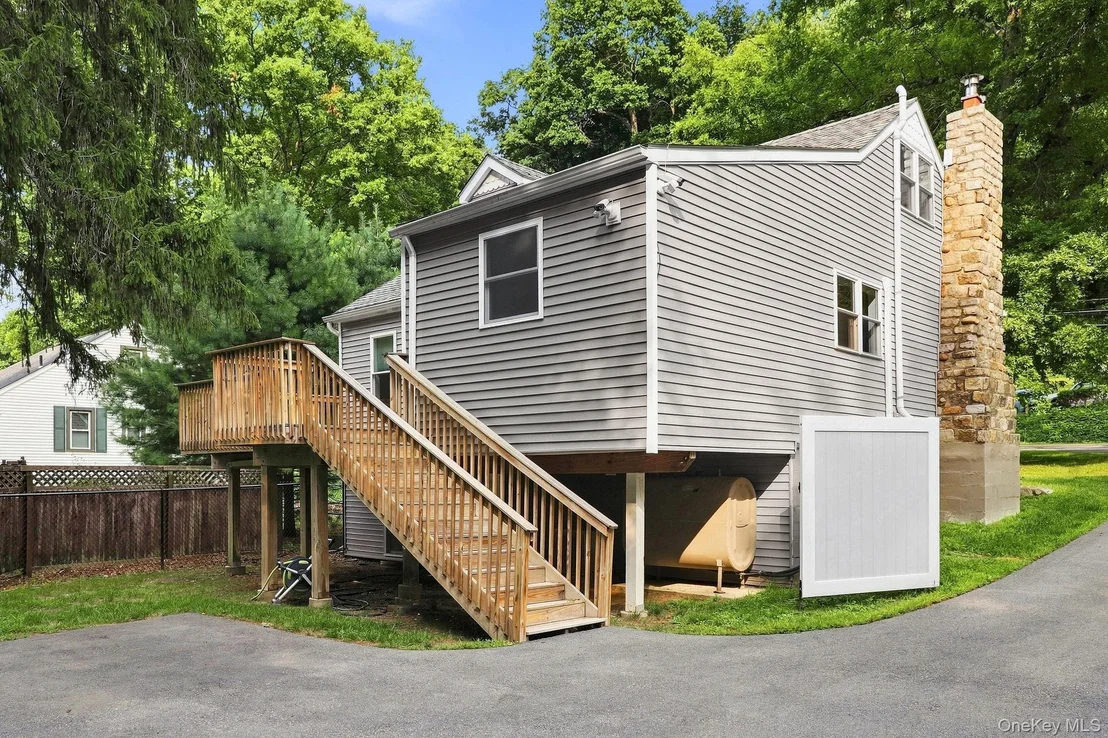 Photo of 32 Red Oaks Mill Road