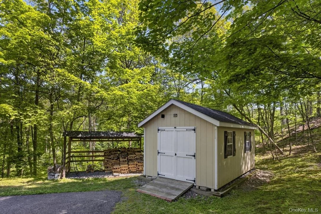 Photo of 305 Oak Lane
