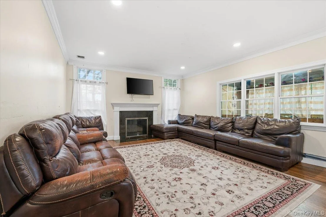 Photo of 21 Astor Avenue