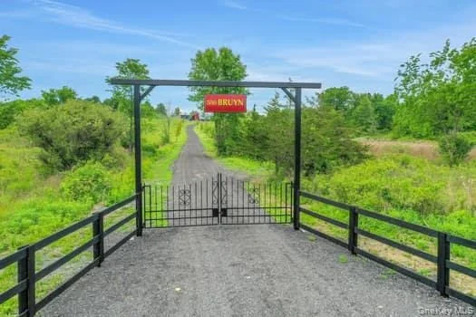 Photo of 356 Bruyn Turnpike
