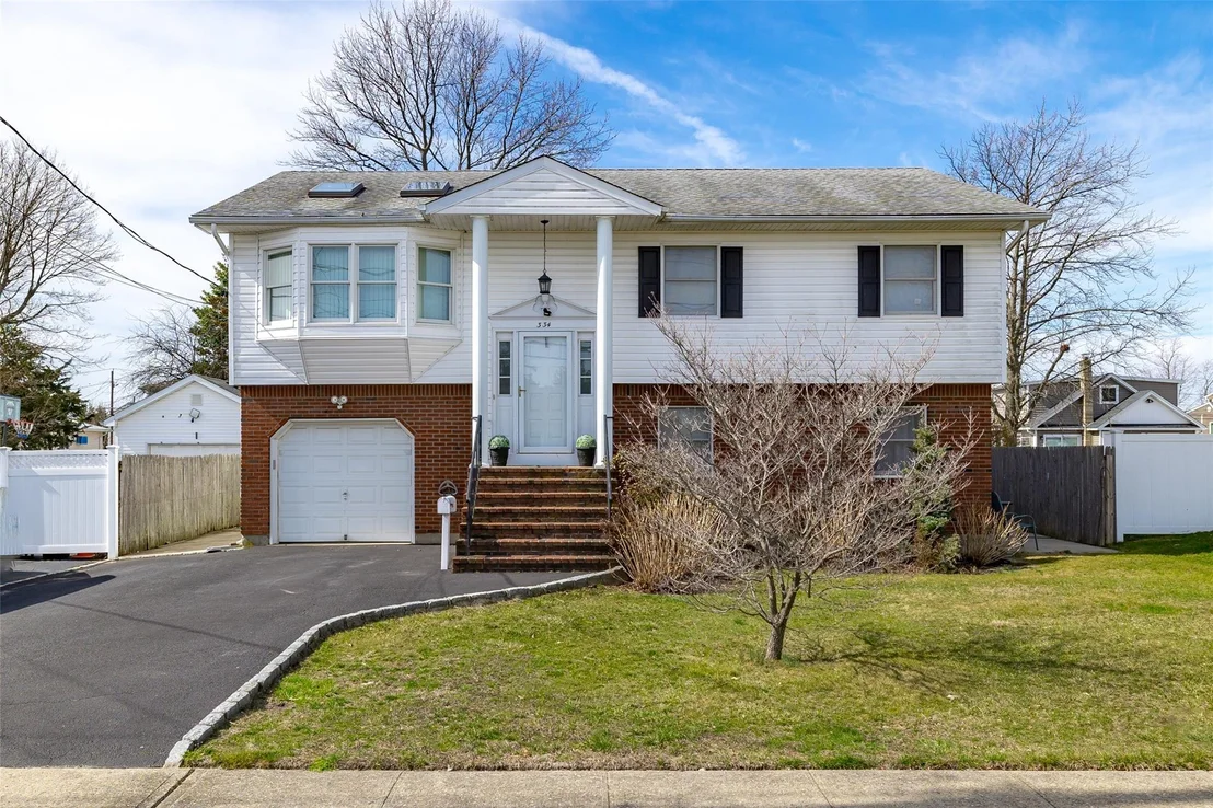 Photo of 334 Granada Parkway