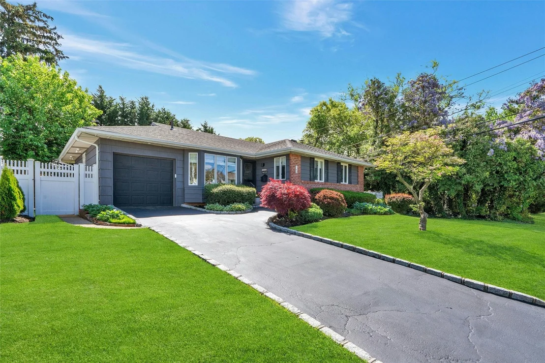 Photo of 142 Sutton Drive