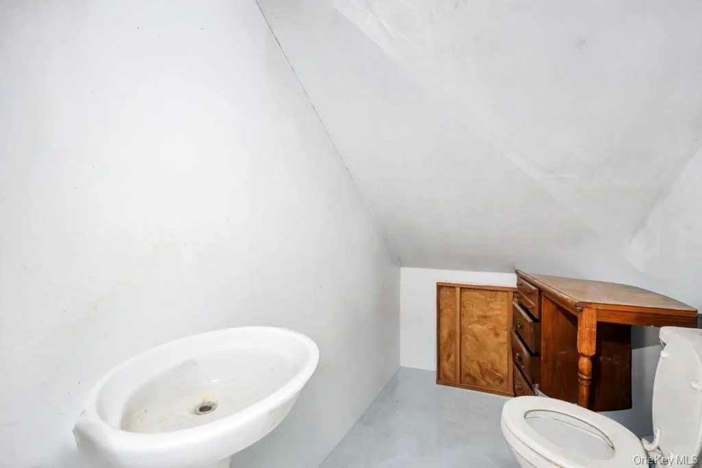 Photo of 143 Blacksmith Road E