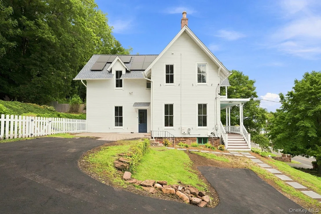 Photo of 75 River Road