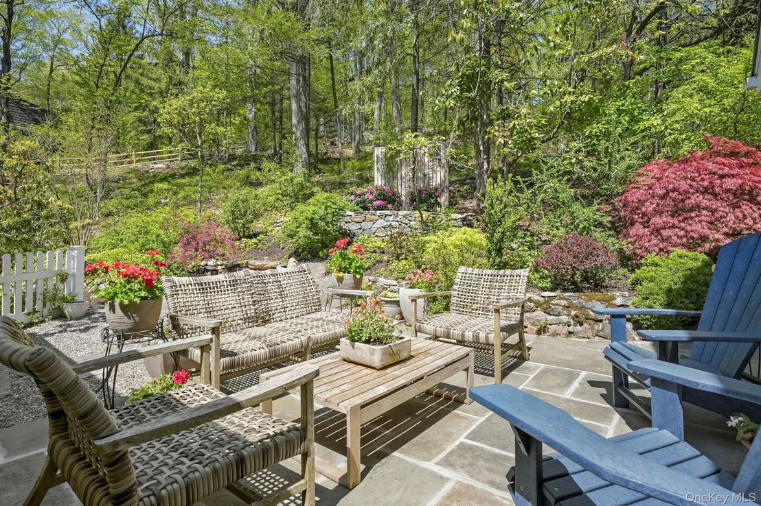 Photo of 1085 Barrett Circle W