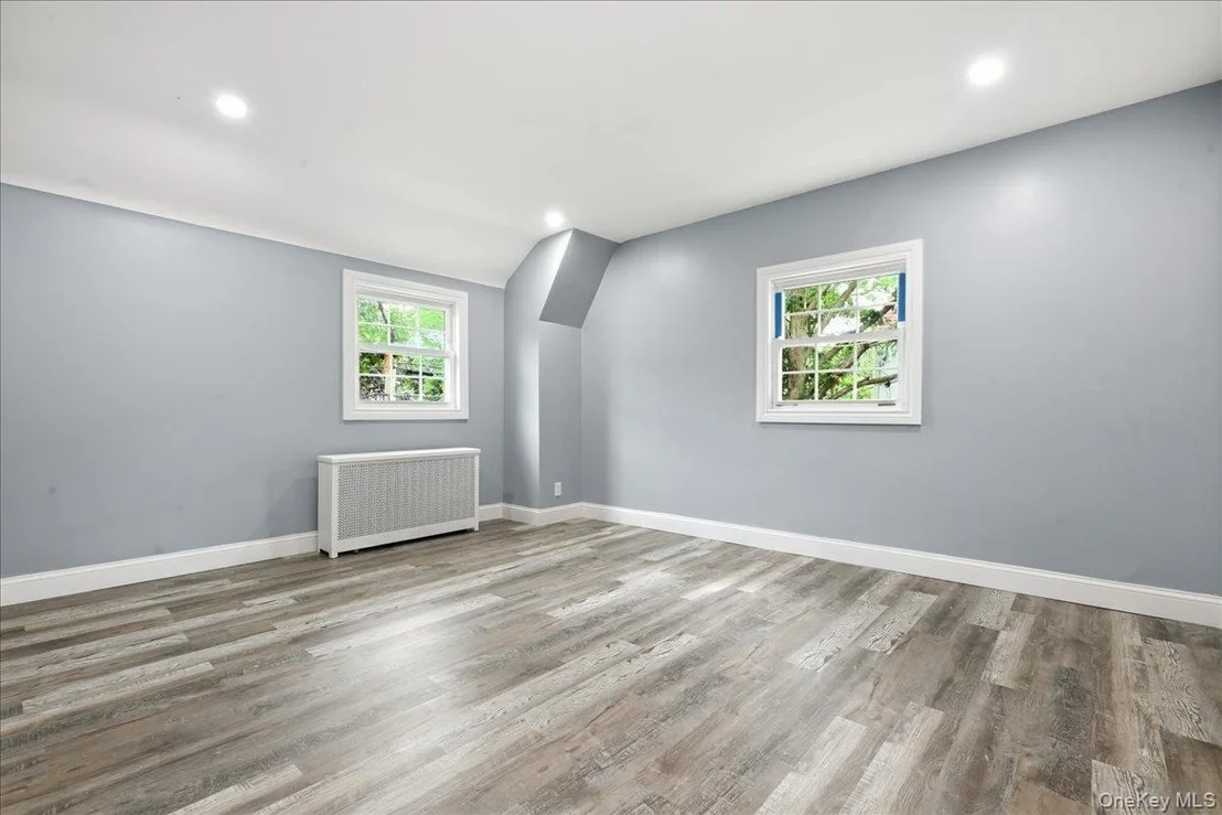Photo of 415 Leonard Boulevard