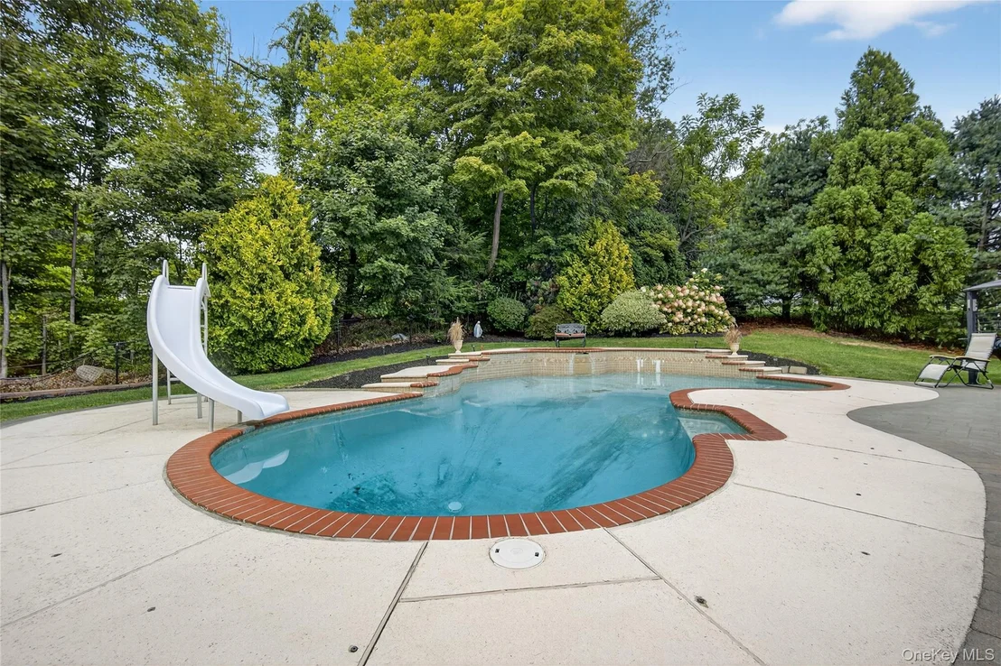 Photo of 14 Meadow Crest Drive