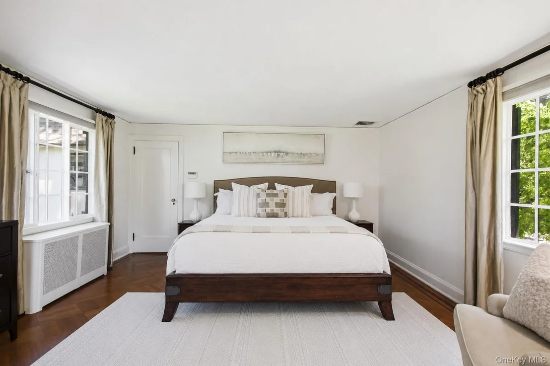 Photo of 449 Pelham Manor Road
