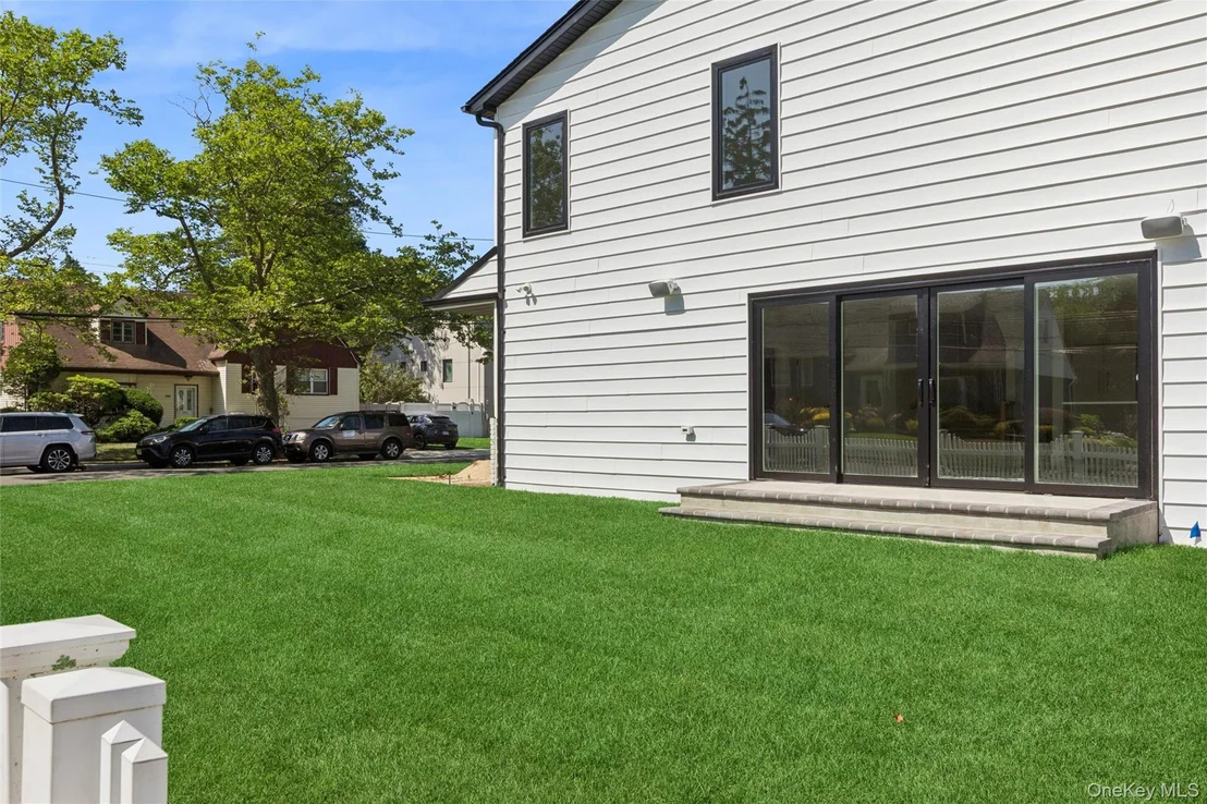 Photo of 934 Eileen Terrace