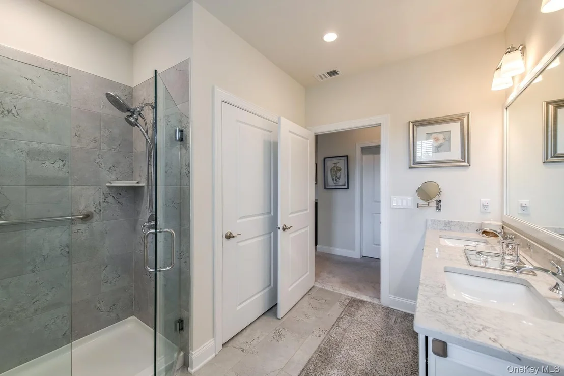 Photo of 835 Regency Drive