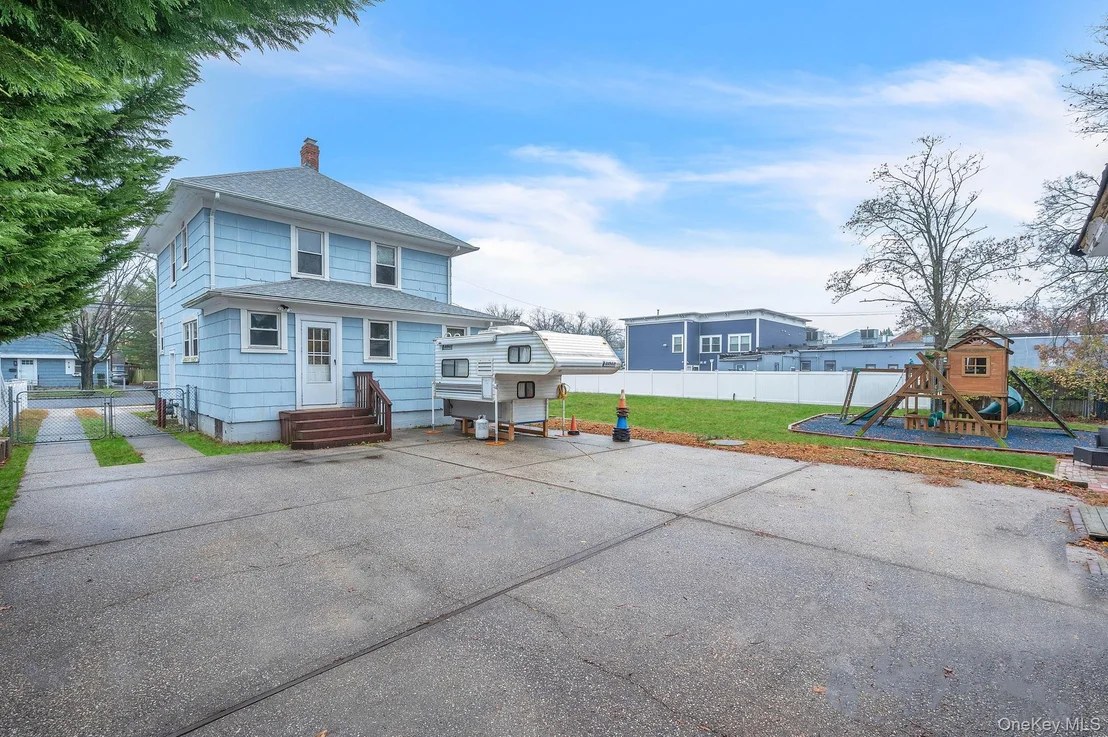 Photo of 4 3rd Avenue