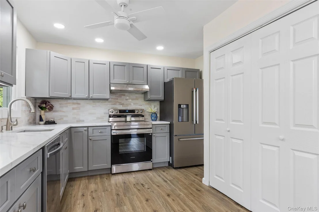 Photo of 91 Circle Drive W