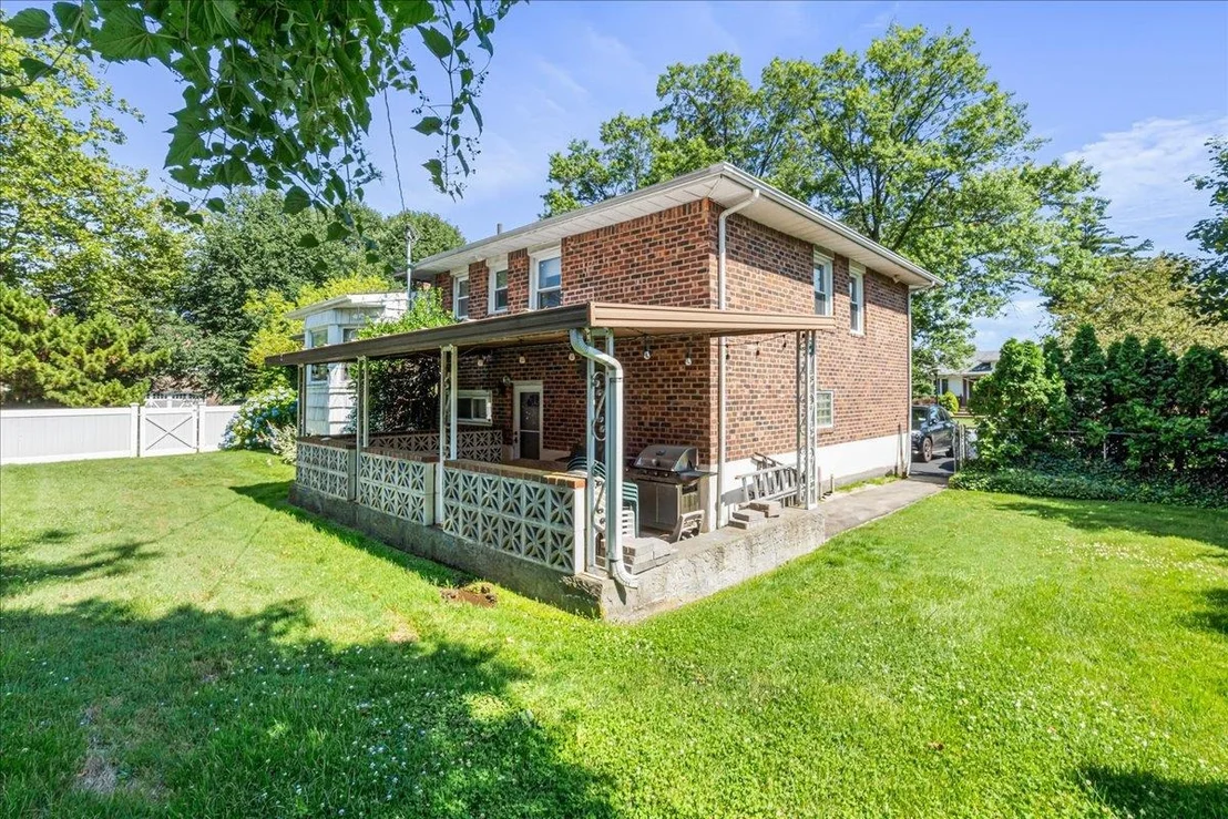 Photo of 157 Birch Dr