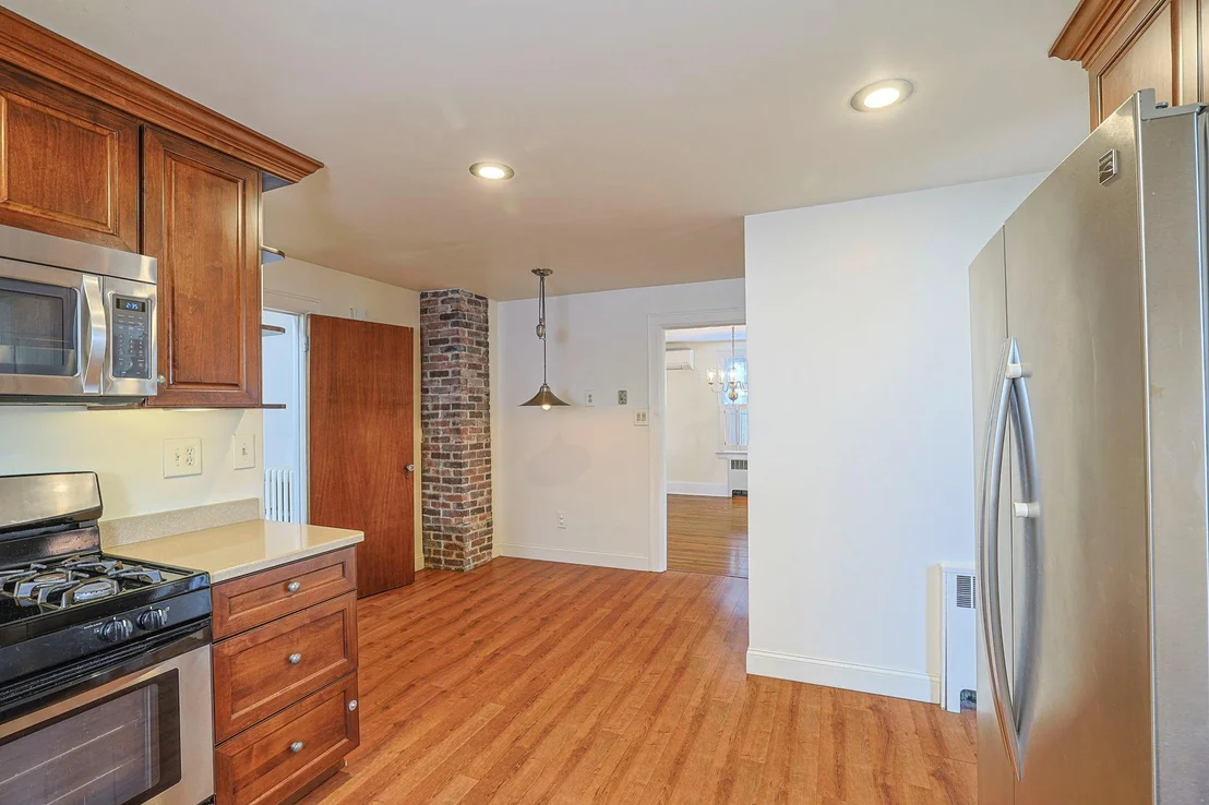 Photo of 7 Commonwealth Avenue