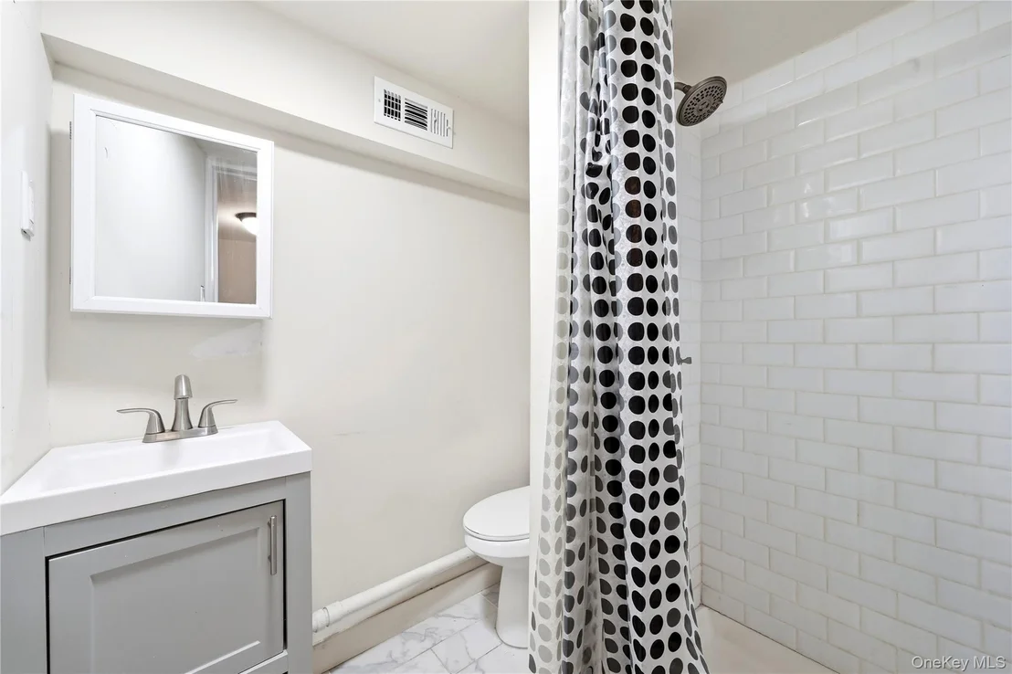 Photo of 949 Taylor Avenue
